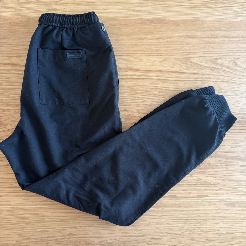 L’Atelier Women's Black Scrub Set (S) - Picture 5 of 11
